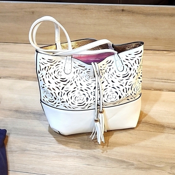 Avon Handbags - White laser cut floral design handbag (O5.25.06)